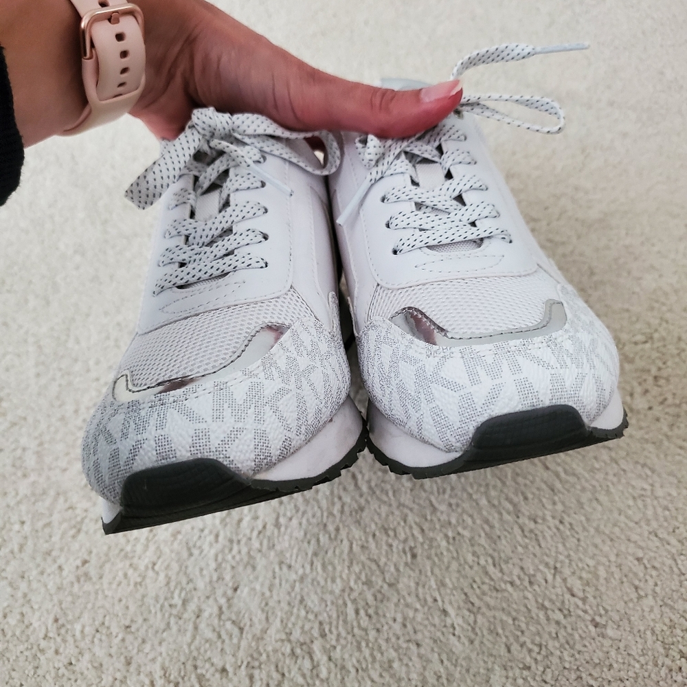 NWOT Michael Kors Wilma Mixed Media Trainer Sneakers Shoes Silver/ White sz6 - Picture 5 of 12
